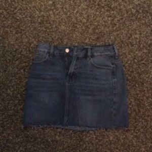Short jean skirt